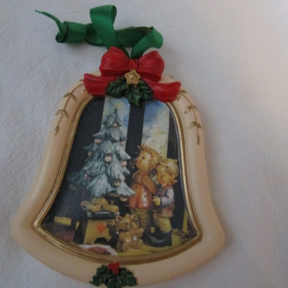 M.J. HUMMEL 2011 CHRISTMAS ORNAMENT - Picture 4 of 5